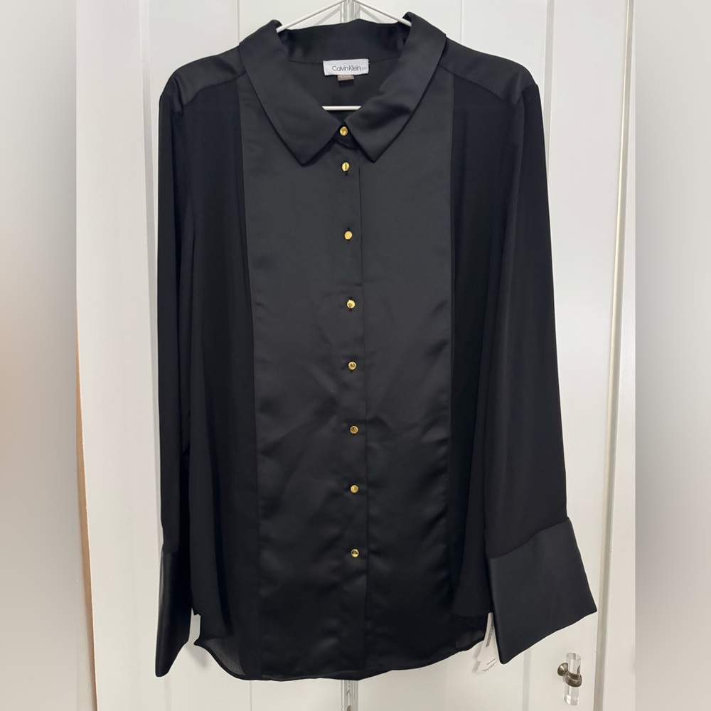 Calvin Klein Black Dress Shirt with Long Sleeves and Pointed Collar